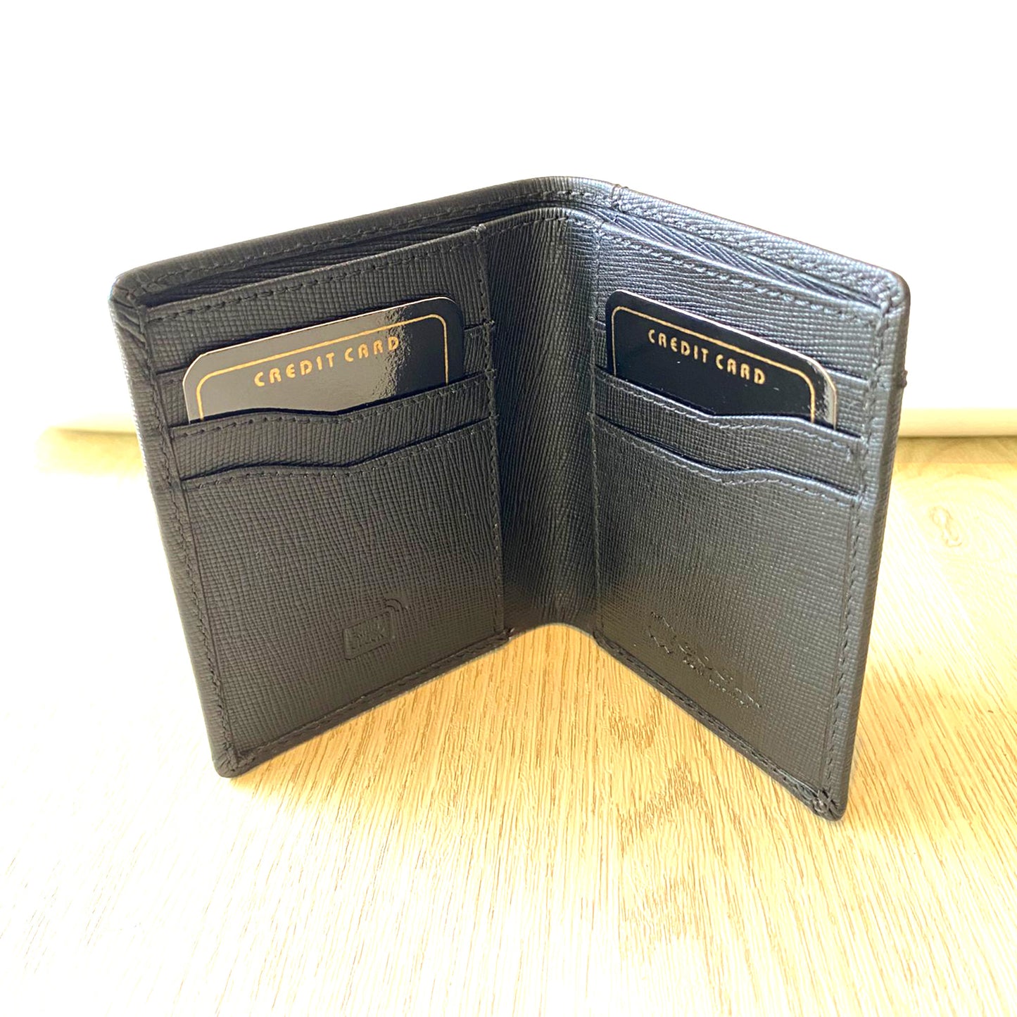 [香港品牌 EBELT] WM 141 RFID  十字壓紋 牛皮  纖巧銀包  SOFFIANO COW LEATHER Mini Wallet