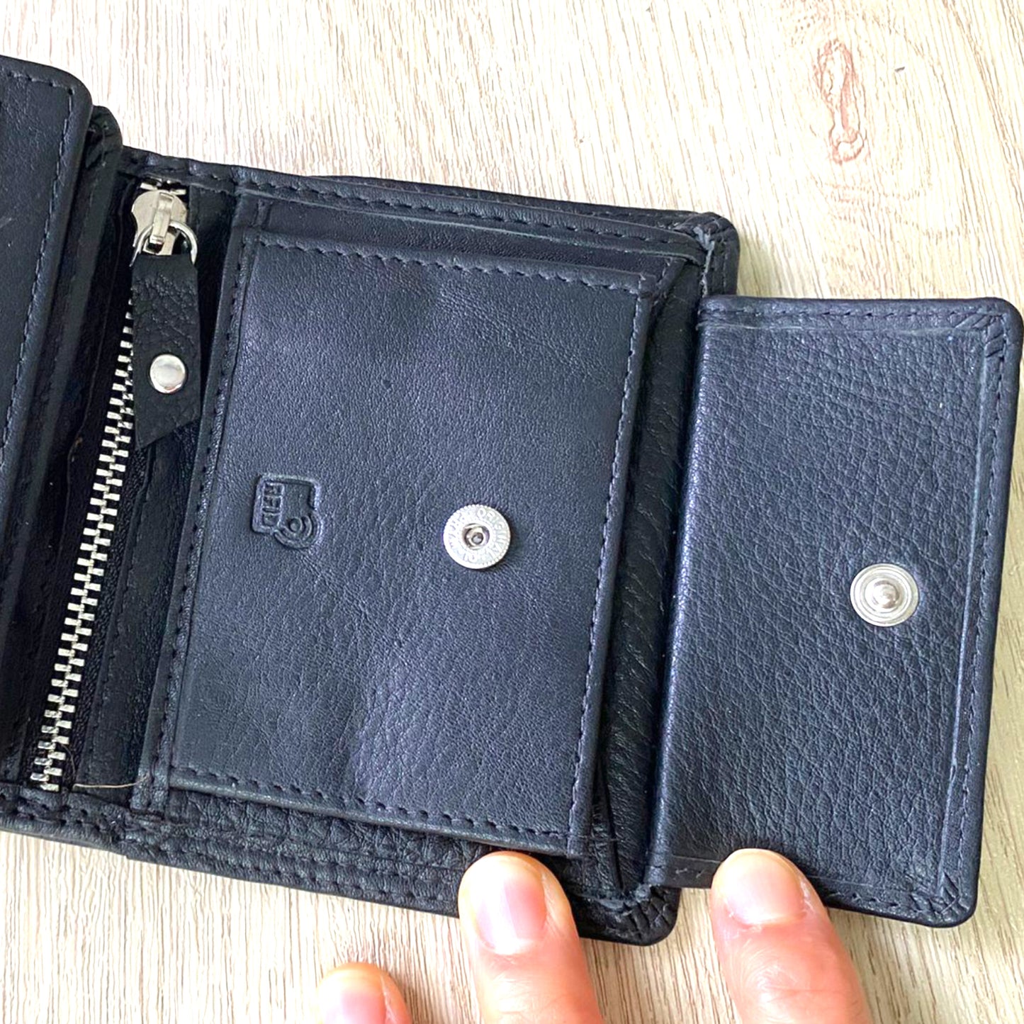 【香港品牌 ebelt】 RFID 頭層牛皮真皮銀包 (纖巧)  TOP GRAIN COW LEATHER MINI WALLET - WM 163