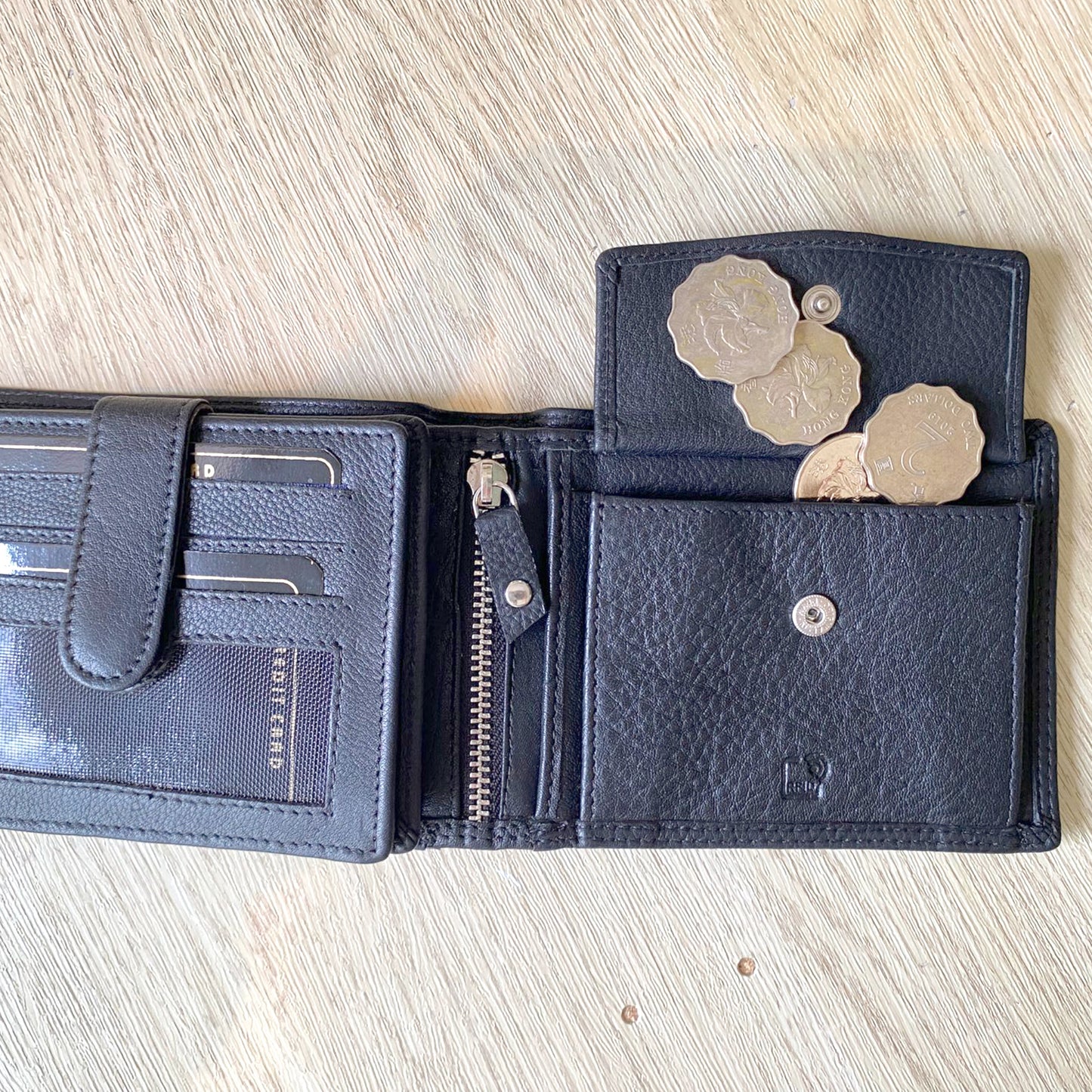 【香港品牌 ebelt】 RFID 頭層牛皮真皮銀包（加大容量）TOP GRAIN COW LEATHER WALLET - WM 166