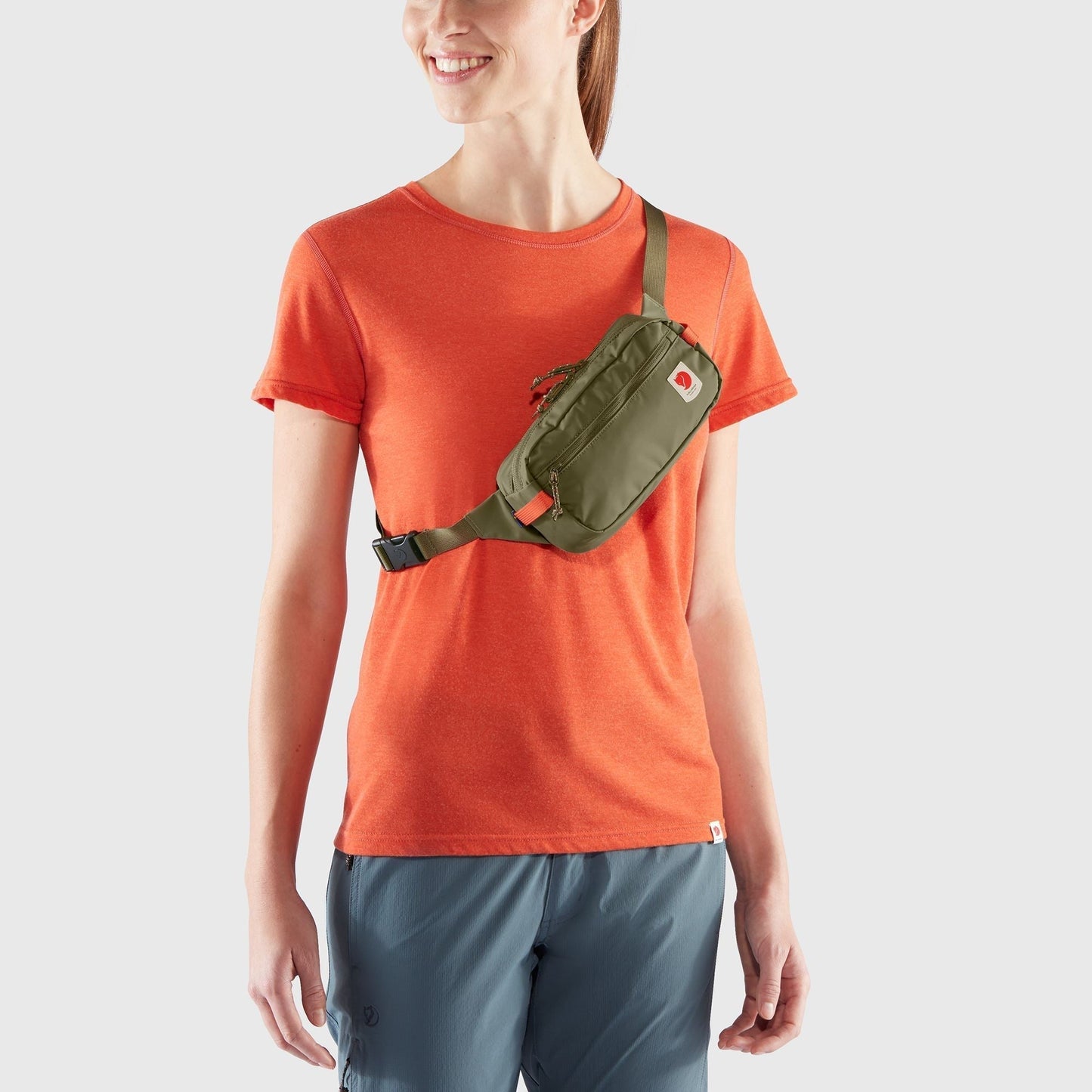FJÄLLRÄVEN【狐狸袋】HIGH COAST HIP PACK 斜揹袋腰包 23223-221 CLAY