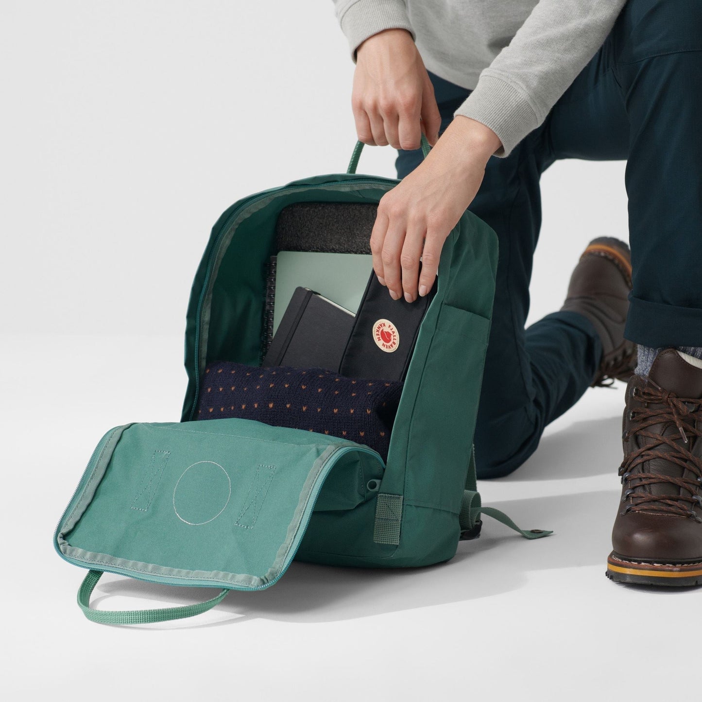 FJÄLLRÄVEN - 瑞典北極狐【狐狸袋】KÅNKEN 16L 背囊 書包 School bag outdoor backpack 23510-667-206 Arctic Green / Spicy Orange