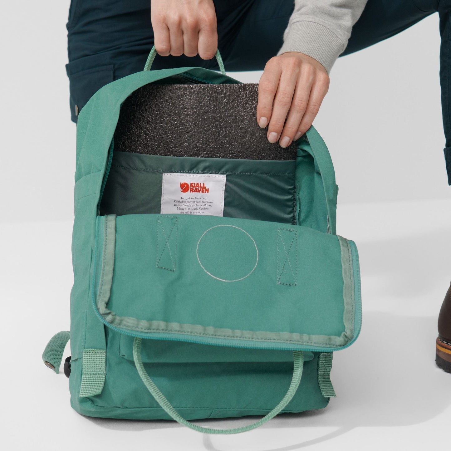 FJÄLLRÄVEN - 瑞典北極狐【狐狸袋】KÅNKEN 16L 背囊 書包 School bag outdoor backpack 23510-667-206 Arctic Green / Spicy Orange