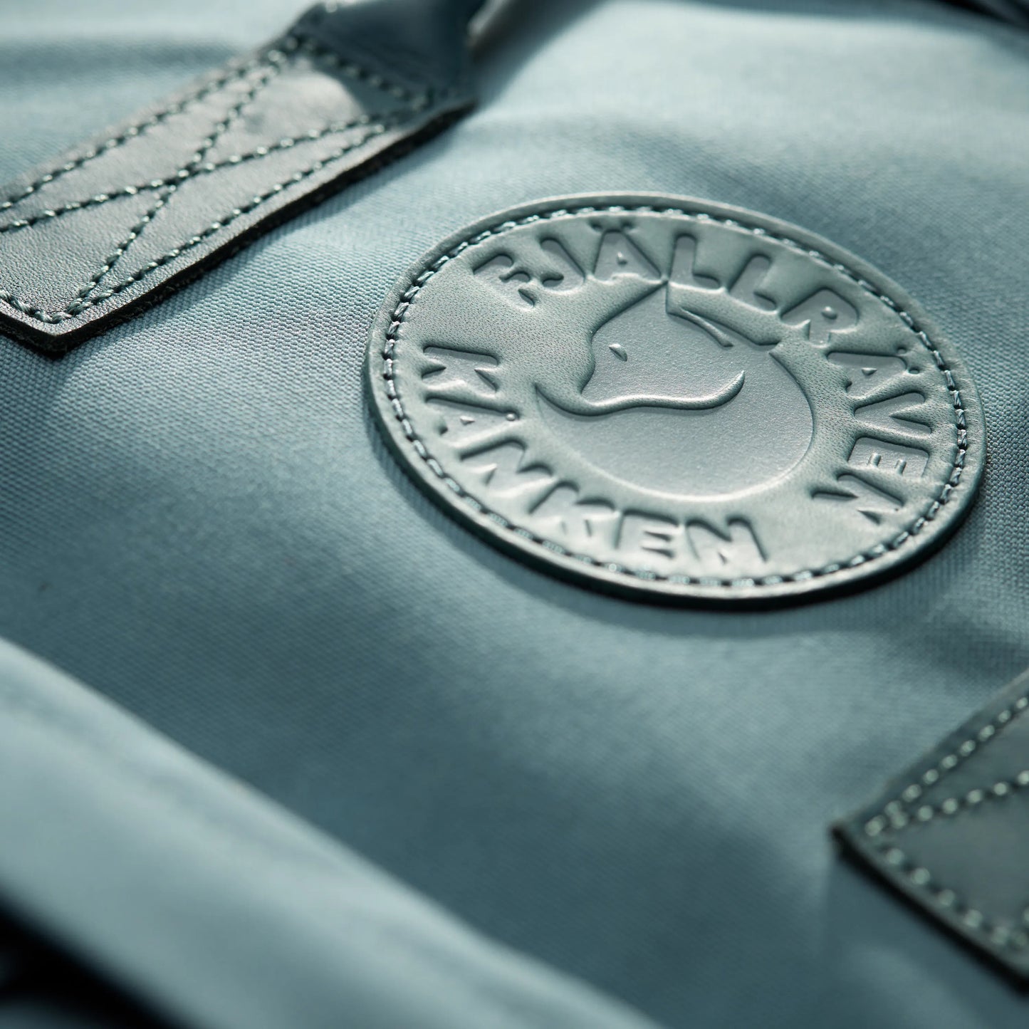 FJÄLLRÄVEN 北極狐【狐狸袋】KÅNKEN NO. 2 LAPTOP 15 皮手挽背囊 #23803