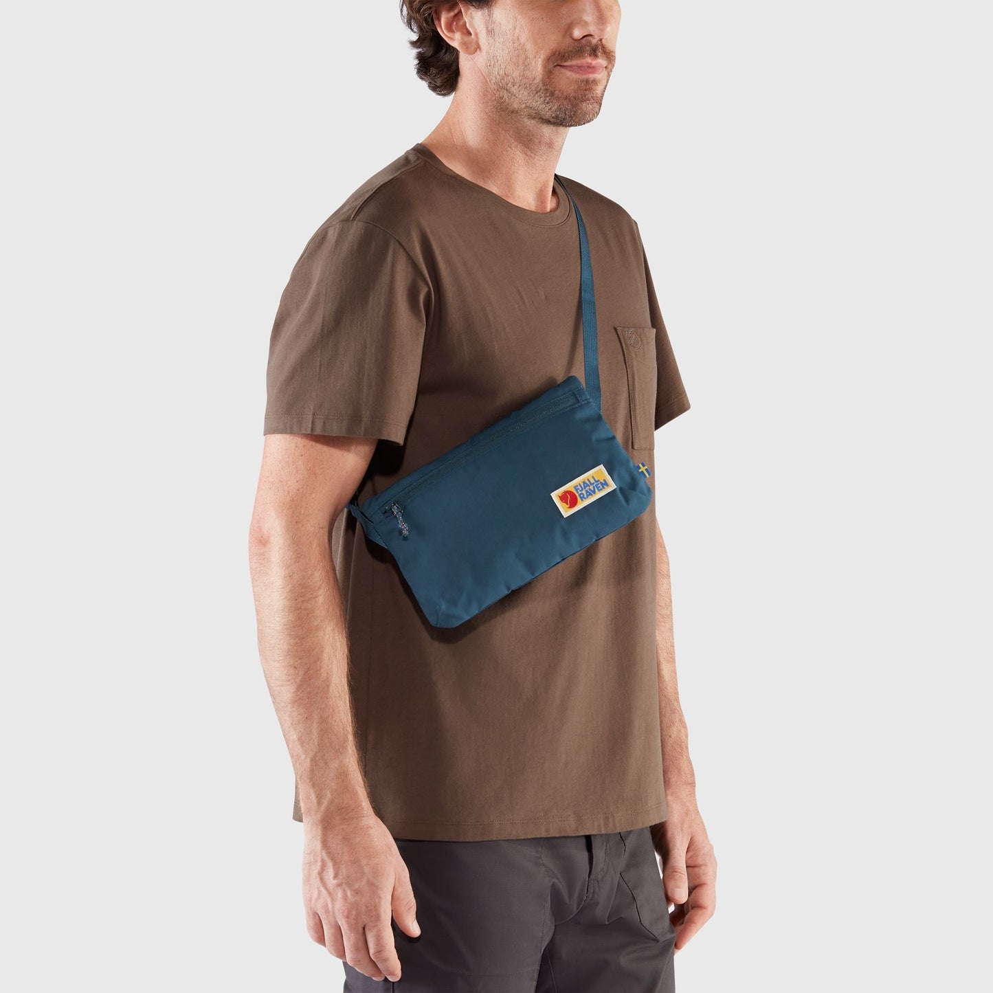 FJÄLLRÄVEN [狐狸袋] Vardag Pocket 斜揹包  27248-050 BASALT