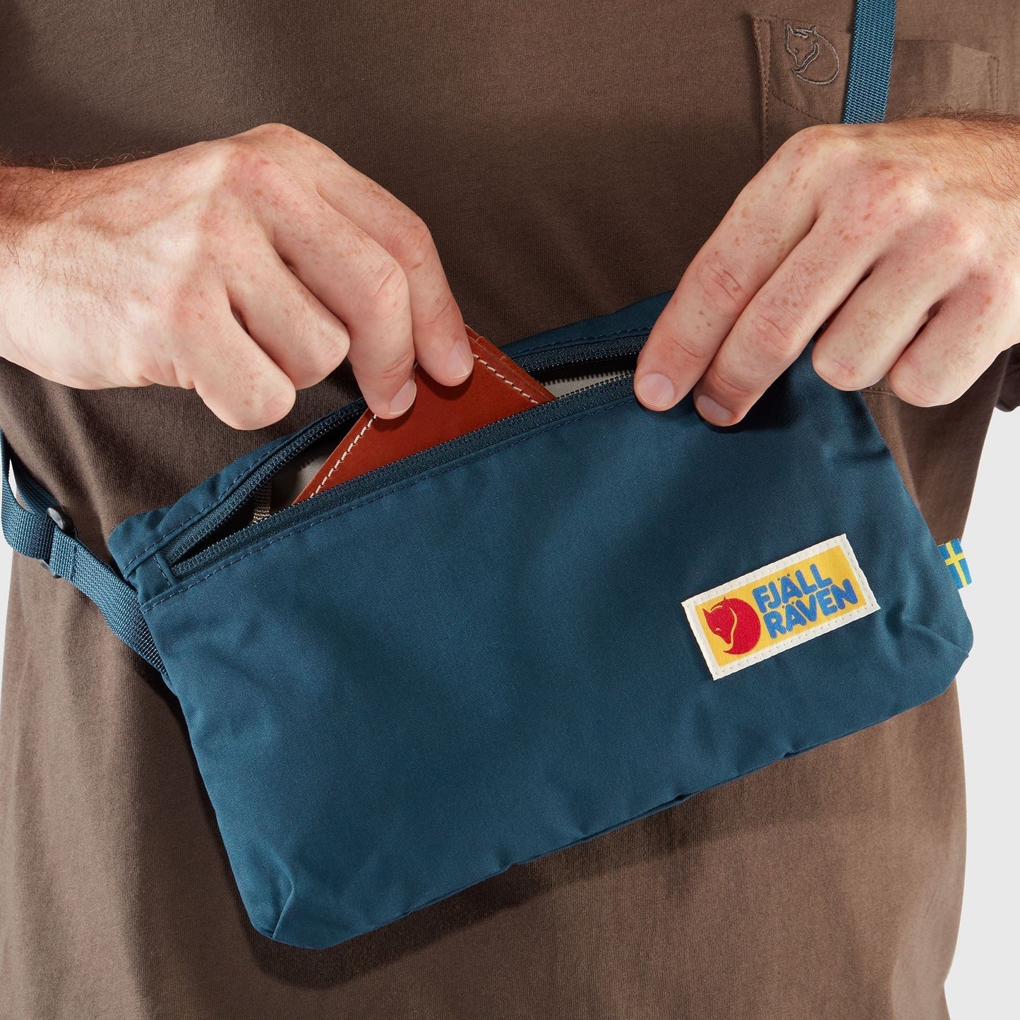 FJÄLLRÄVEN [狐狸袋] Vardag Pocket 斜揹包 - Royal Purple 27248-421